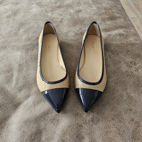 Talbots Pointed Toe Flats. - Picture 2 of 6